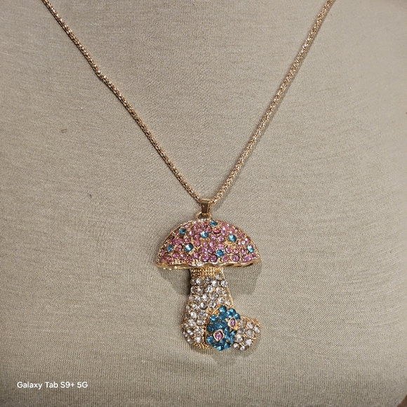 MULTI COLOR MUSHROOM NECKLACE - Picture 3 of 3